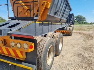 2013 Top Trailer 30m³ Side tipper