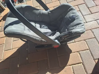 Baby car seat and baby carrier