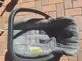 Baby car seat and baby carrier
