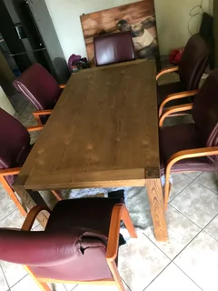 Beautiful 6 seater dining suite