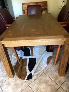 Beautiful 6 seater dining suite