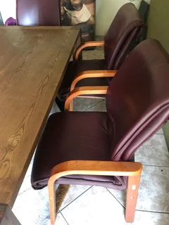 Beautiful 6 seater dining suite