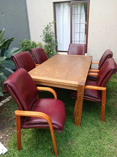 Beautiful 6 seater dining suite