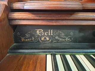 Antique pump organ