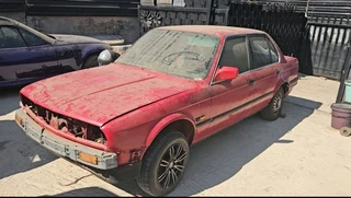Bmw e30 318i stripping for spares