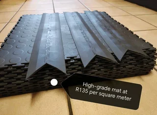 PVC DIMPLE INTERLOCKING MAT&#39;S