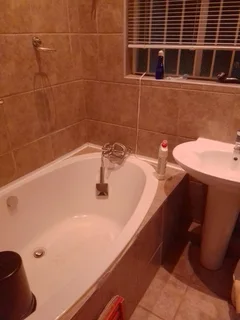 A MASSIVE 2 BED ROOM IN A WELL SECURED COMPLEX IS AVAILABLE TO RENT IN SAVOY CLOSE TO SHOPS