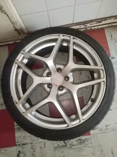 Tyres with rims. Size: 205/40R17