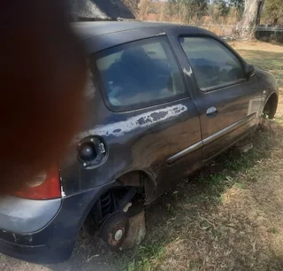 RENAULT CLIO BODY AND PARTS