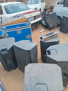 Yamaha digital mixer  with snake cable and four empty Ev boxes