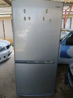 Samsung fridge in excellent condition R4500 negotiable 072 697 8476