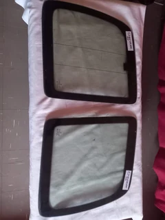 Jeep Cherokee KJ Rear Fixed Windows Each