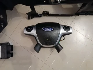 Ford Kuga Original Dash , Airbags , Airbag Module and Safety Belts : Original Units: Price as per Ad