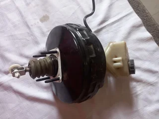 2007 Land Rover Freelander 2 Brake Booster and Master Cylinder