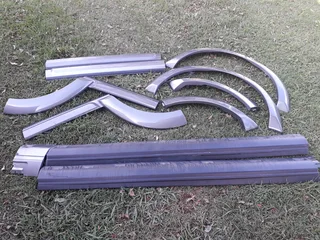 Land Rover Discovery 3/4 Side Skirts and Trimmings Each