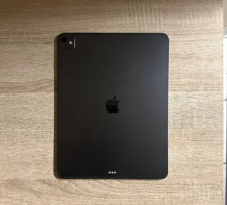 Apple iPad Pro 13 inch M4 512 Gig WiFi+Cellular Space Black, Brand new condition