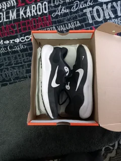 Original Boys Nike Revolution Sneakers Size 5 Like Brand New One Only