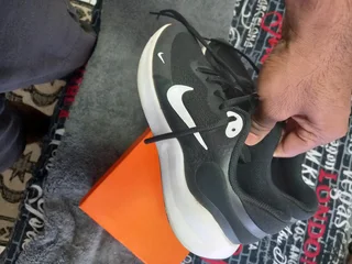 Original Boys Nike Revolution Sneakers Size 5 Like Brand New One Only