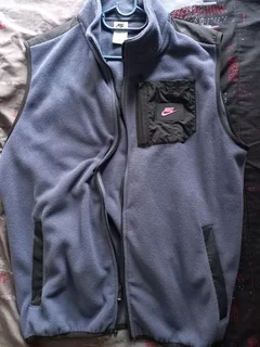 Original Men&#39;s Nike Air Bodywarmer Size Large Like Brand New.1400 New