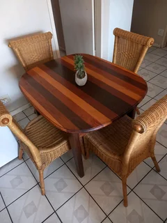 Solid Wood Dining Room Table With 4 Wicker Chairs In Good Condition