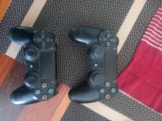 2 Ps4 Controllers In Good Condition