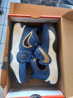 Original Boys Nike Hustle Sneakers Size 5 Like Brand New One Only.1299 New