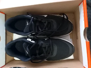 Original Boys Nike Revolution Sneakers Size 5 Like Brand New One Only