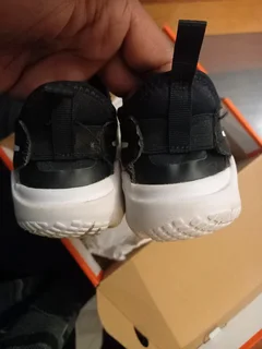 Original Boys Nike Flex Runner Sneakers Size 4 Like New