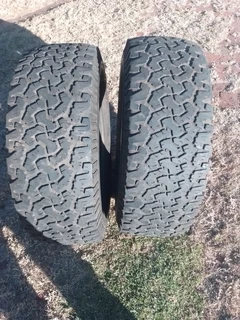 2x BFGOODRICH KO1 tyre size 265/65/17 tread lift 80%1 x BFGOODRICH KO2 tyre size 265/65/17 tread 90%