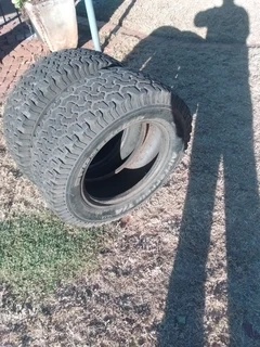 2x Bfgoodrich Ko1 Tyre Size 265/65/17 Tread Lift 80%1 X Bfgoodrich Ko2 Tyre Size 265/65/17 Tread 90%