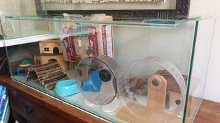 Large Hamster tank with all items + extra smaller tank
