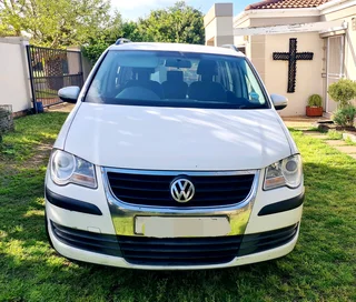 VW Touran 1.9 TDI 2010 (5-seater)