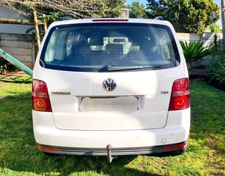 VW Touran 1.9 TDI 2010 (5-seater)