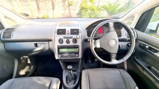 VW Touran 1.9 TDI 2010 (5-seater)
