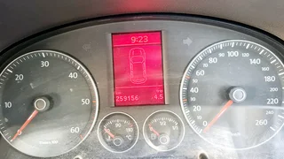 VW Touran 1.9 TDI 2010 (5-seater)