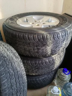 Dunlop tyers with megs size 265/65/17