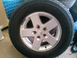 Dunlop tyers with megs size 265/65/17