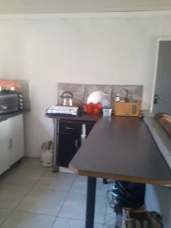 Three bedrooms house to Rent