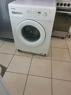 8kgs LG front loader washing machine