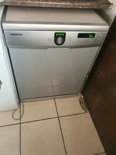Silver Samsung 14 place dishwasher