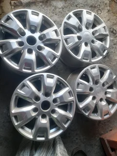 51/2×15J (5x114) wheel caps (mint)
