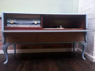 Vintage Philips Radiogram Cabinet (c.1960) – Model 485UA