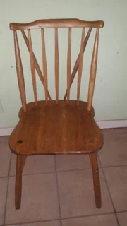 Round wooden table in good condition.Nice wood and polishes up nicely.PLUS Oak chair