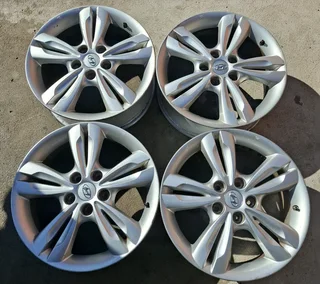 Quick Sale!!! 4× 17 Inch 5×114 Hyundai Ix 35 Rims For Sale R3500