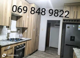 Mobile Master Carpenter: Custom Kitchen, Bedroom &amp; Lounge Sets Built On-Site