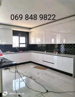 Mobile Master Carpenter: Custom Kitchen, Bedroom &amp; Lounge Sets Built On-Site