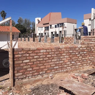 Bricklayer services for bricks in commercial and residential projects that requier bricklaying