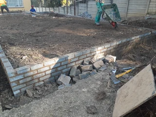 Bricklayer services for bricks in commercial and residential projects that requier bricklaying
