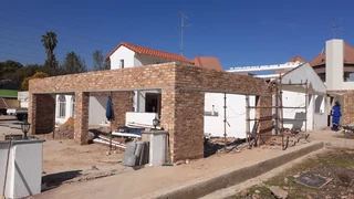 Bricklayer services for bricks in commercial and residential projects that requier bricklaying