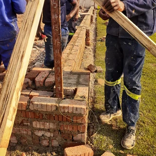 Bricklayer services for bricks in commercial and residential projects that requier bricklaying